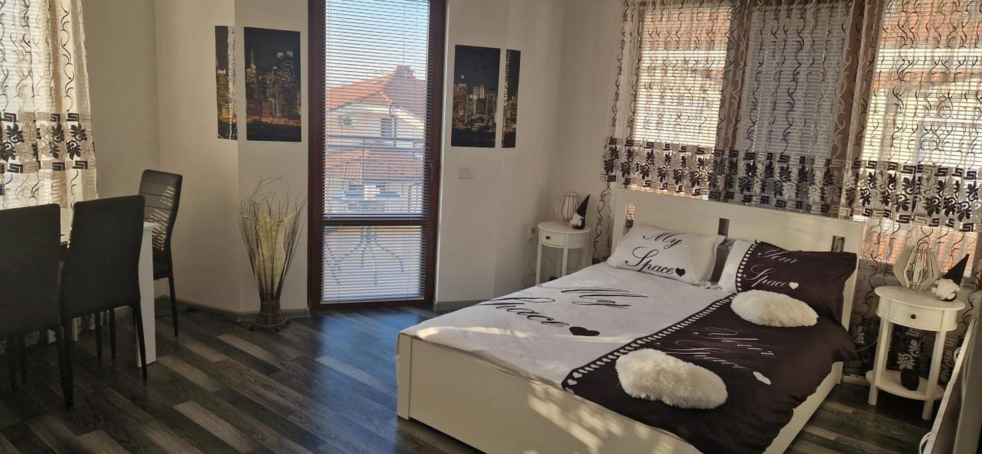 Black And White Apartment Karlovo Luaran gambar