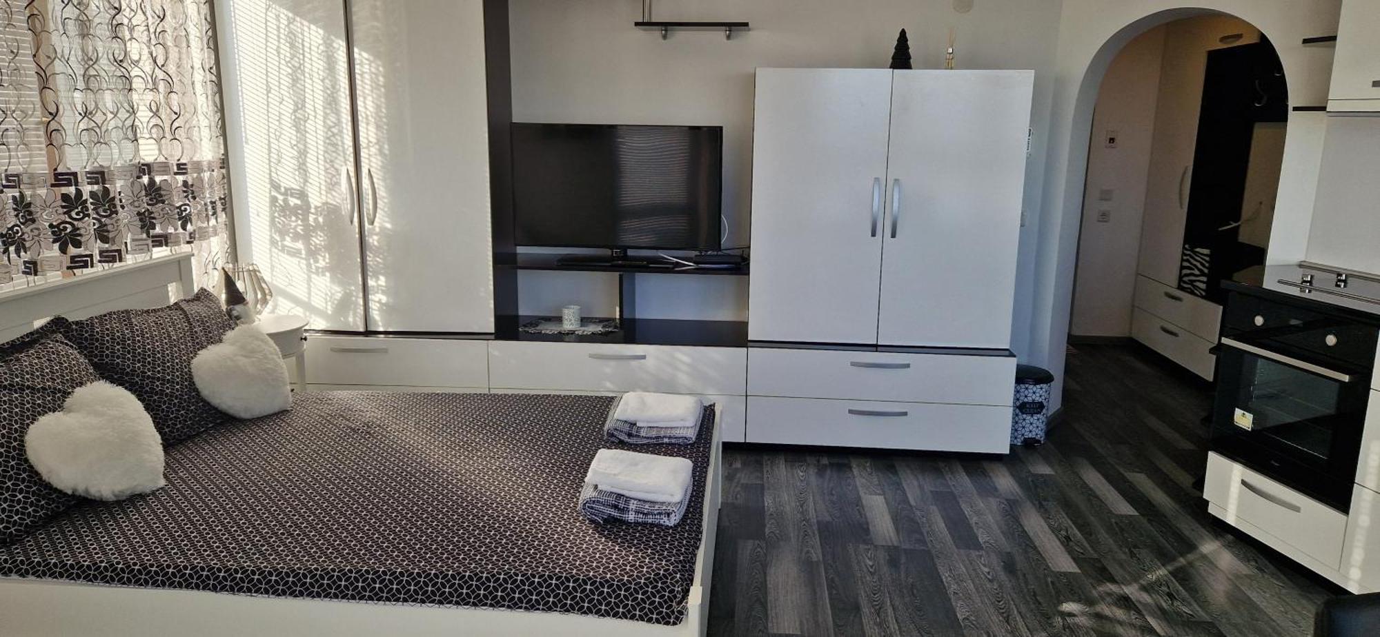 Black And White Apartment Karlovo Luaran gambar