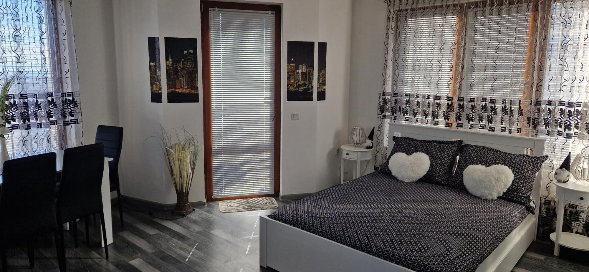 Black And White Apartment Karlovo Luaran gambar