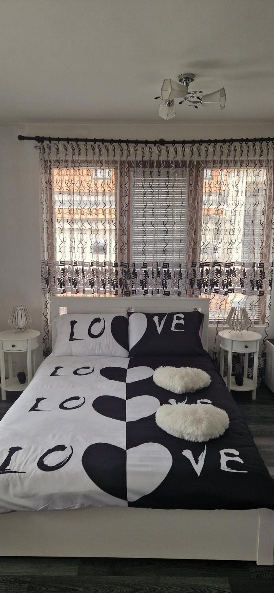Black And White Apartment Karlovo Luaran gambar